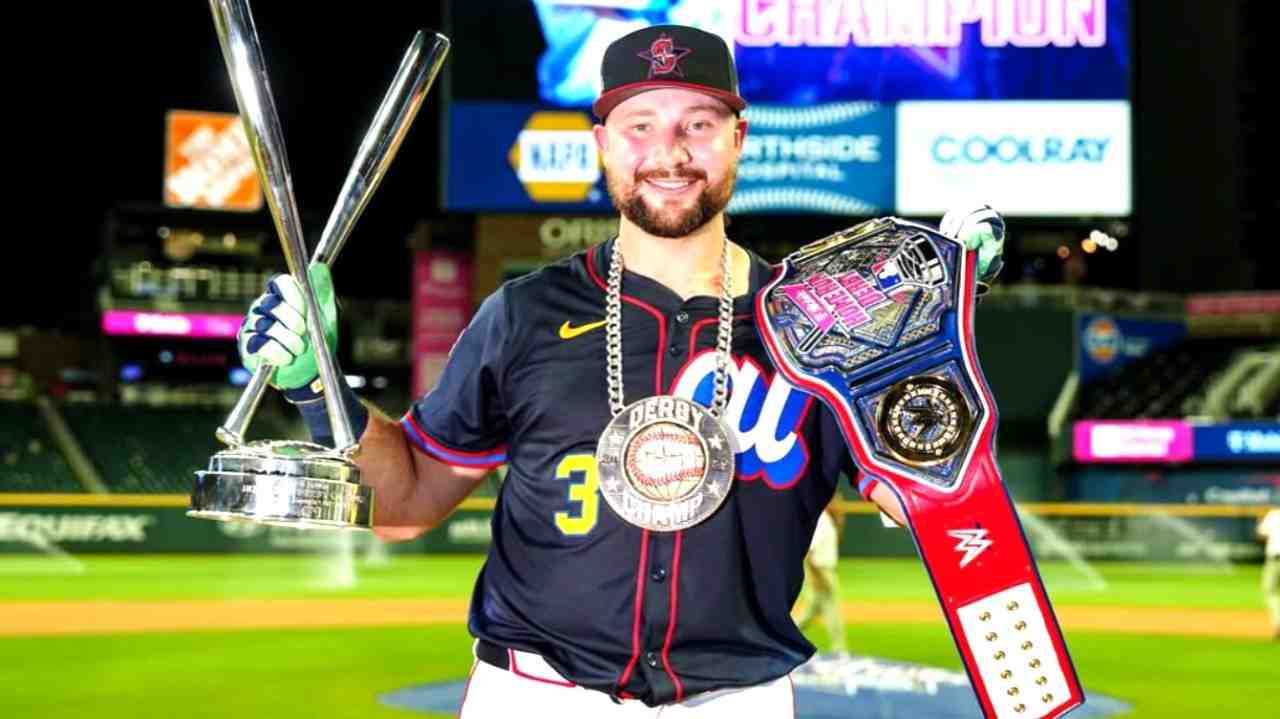 Cal Raleigh image while in the field